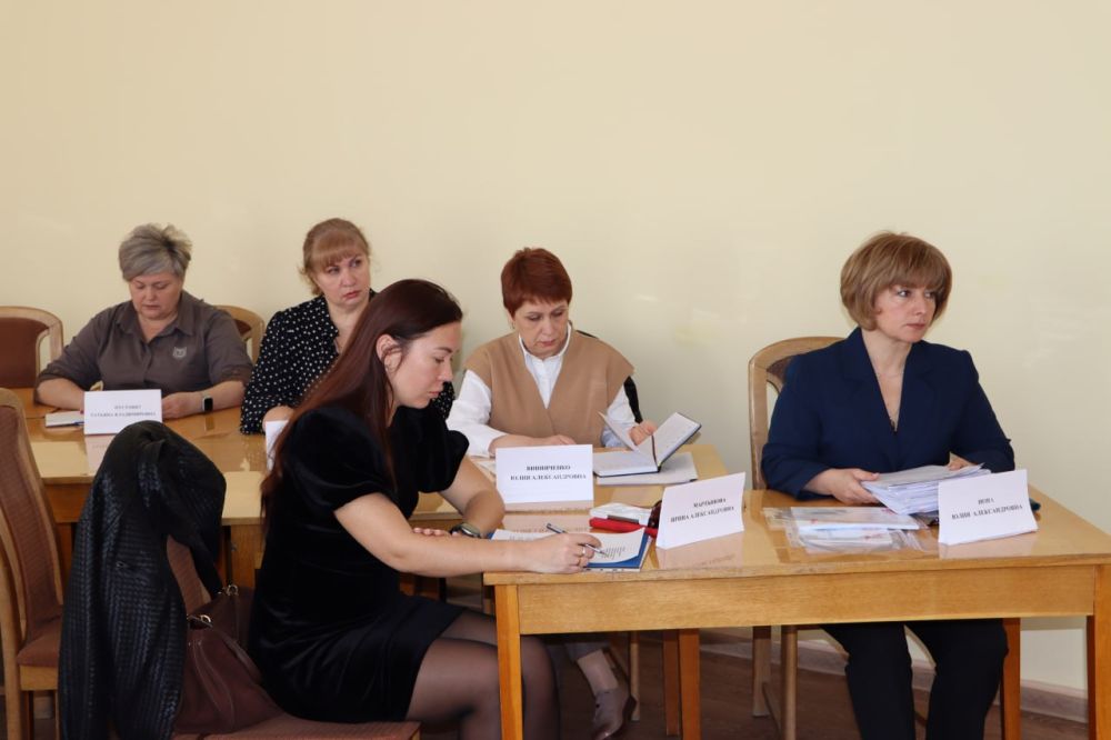 В Стаханове обсудили вопросы профилактики подростковой преступности и семейного неблагополучия В Стаханове обсудили вопросы профилактики подростковой преступности и семейного неблагополучия