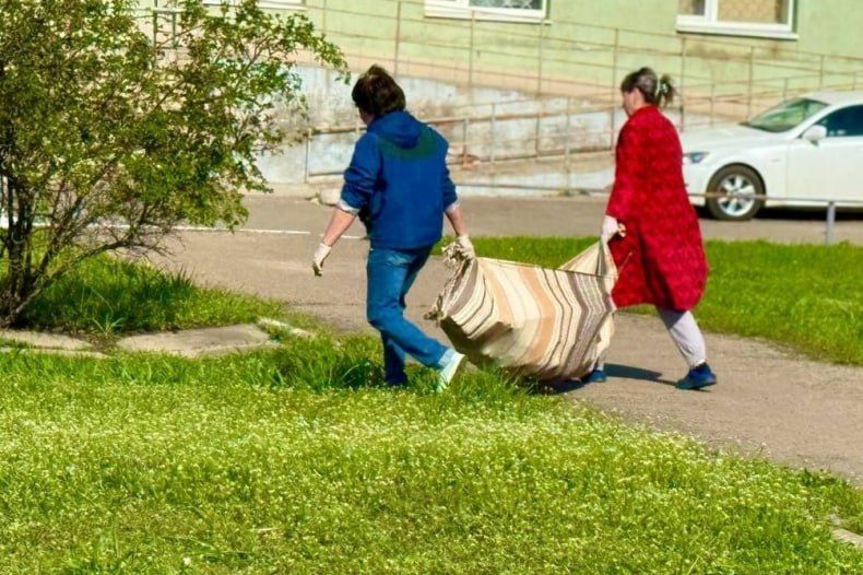Работники Свердловской ЦГМБ вместе с врачами из Красноярского края присоединились к республиканской акции «Чистая Республика – 2025» Работники Свердловской ЦГМБ вместе с врачами из Красноярского края присоединились к республиканской акции «Чистая Республика – 2025»