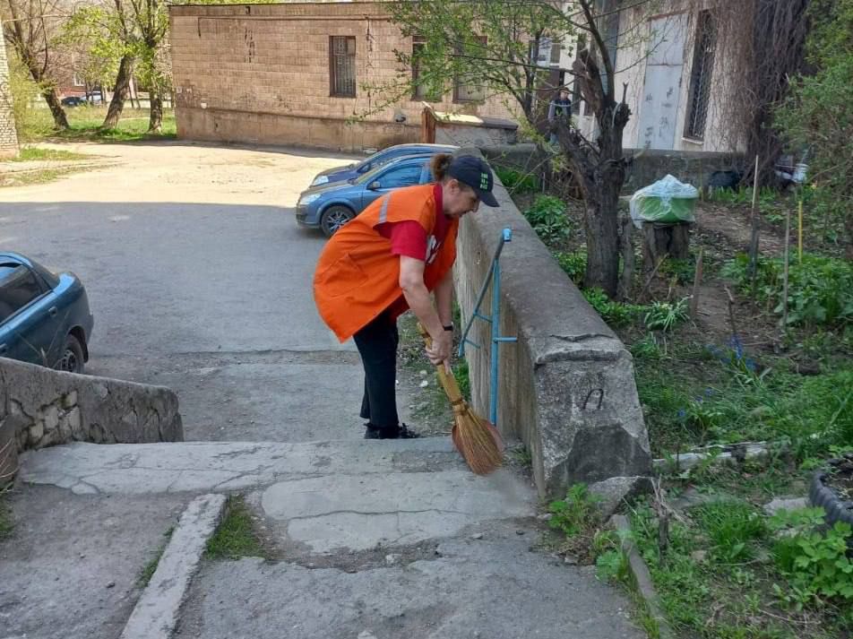 Коммунальные службы проводят работы на территории города Коммунальные службы проводят работы на территории города