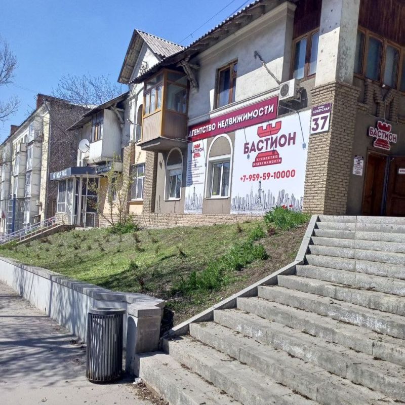 Облагораживание территории, то есть улучшение ее внешнего вида, применяют в отношении всевозможных газонов и лужаек, покрытых дикой или декоративной растительностью Облагораживание территории, то есть улучшение ее внешнего вида, применяют в отношении всевозможных газонов и лужаек, покрытых дикой или декоративной растительностью