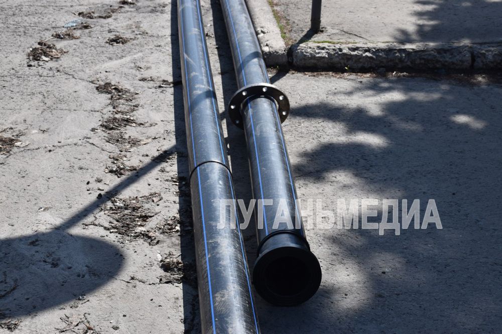 В Ровеньках "Лугансквода" меняет изношенный участок городского водопровода В Ровеньках "Лугансквода" меняет изношенный участок городского водопровода