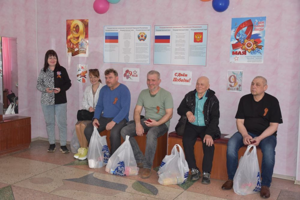 В Стаханове вручили награды Почётным донорам России В Стаханове вручили награды Почётным донорам России