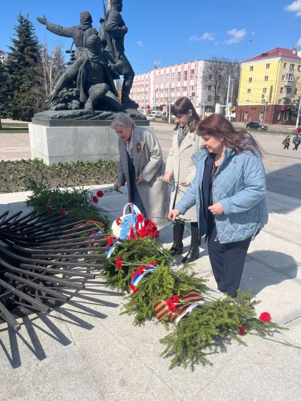 "...Шумел сурово брянский лес "...Шумел сурово брянский лес