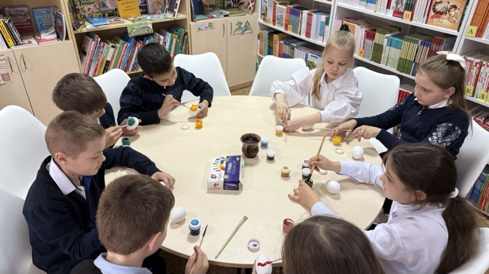 В Белокуракинской детской библиотеке состоялся мастер-класс «Пасхальные мотивы» В Белокуракинской детской библиотеке состоялся мастер-класс «Пасхальные мотивы»