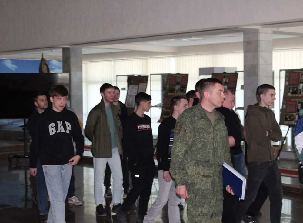 Сергей Козенко: С 1 апреля в Луганской Народной Республике, как и по всей территории Российской Федерации, стартовала весенняя призывная кампания Сергей Козенко: С 1 апреля в Луганской Народной Республике, как и по всей территории Российской Федерации, стартовала весенняя призывная кампания