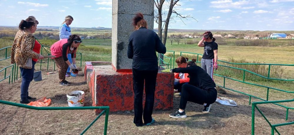 В поселке Изварино благоустроили памятное место В поселке Изварино благоустроили памятное место