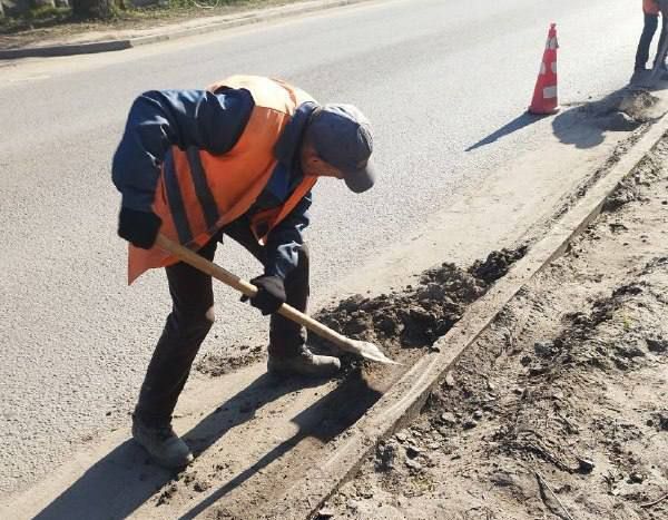 Коммунальные службы проводят работы на территории города Коммунальные службы проводят работы на территории города