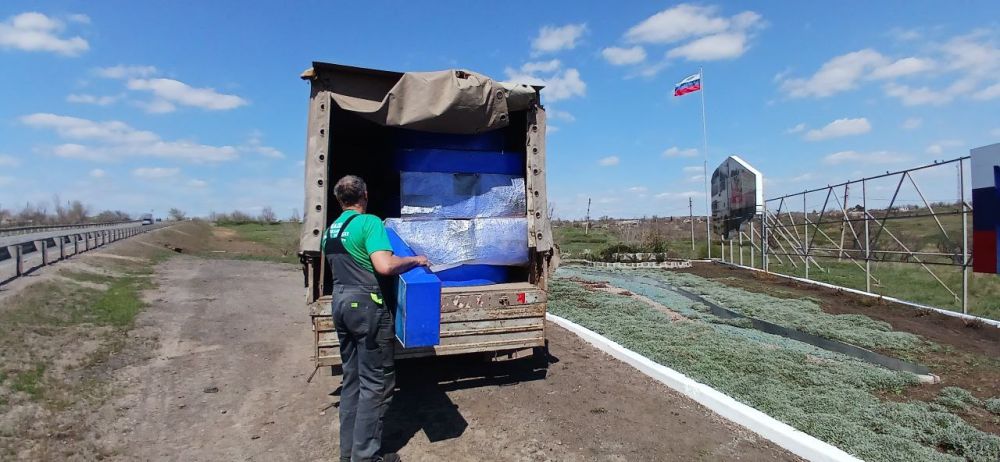 В рамках муниципального контракта, заключенного между Администрацией Краснодонского муниципального округа и фирмой Арт Лидер, начаты работы по ремонту памятного знака «Спасибо, Россия!» В рамках муниципального контракта, заключенного между Администрацией Краснодонского муниципального округа и фирмой Арт Лидер, начаты работы по ремонту памятного знака «Спасибо, Россия!»