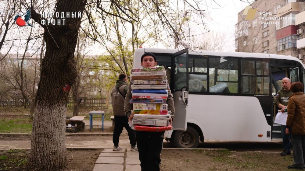 Молодёжка Народного фронта, совместно с Региональным исполкомом Народного фронта, доставили гуманитарную помощь в пункт временного размещения в городе Алчевск Молодёжка Народного фронта, совместно с Региональным исполкомом Народного фронта, доставили гуманитарную помощь в пункт временного размещения в городе Алчевск