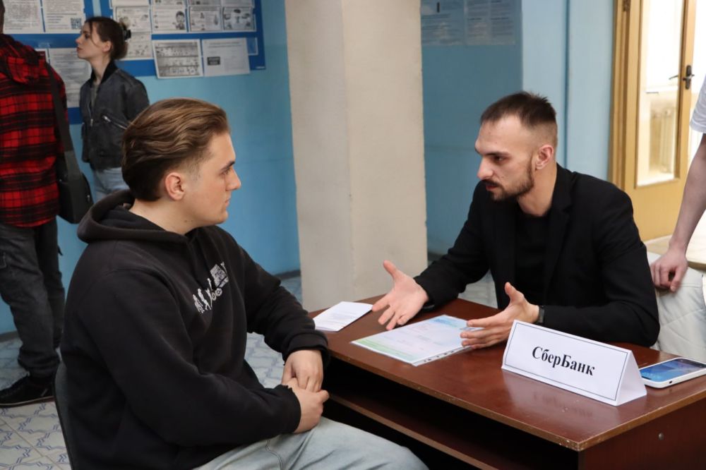 В Стаханове прошла "Ярмарка вакансий" В Стаханове прошла "Ярмарка вакансий"