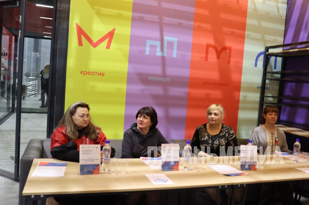 В Свердловске состоялся региональный этап Всероссийской ярмарки трудоустройства «Работа России. Время возможностей» В Свердловске состоялся региональный этап Всероссийской ярмарки трудоустройства «Работа России. Время возможностей»