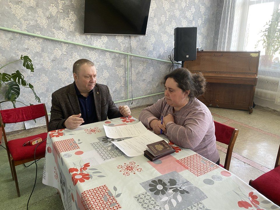 В сельском Доме культуры села Дьяково состоялся приём граждан депутатом Совета Антрацитовского муниципального округа Александром Линьковым В сельском Доме культуры села Дьяково состоялся приём граждан депутатом Совета Антрацитовского муниципального округа Александром Линьковым