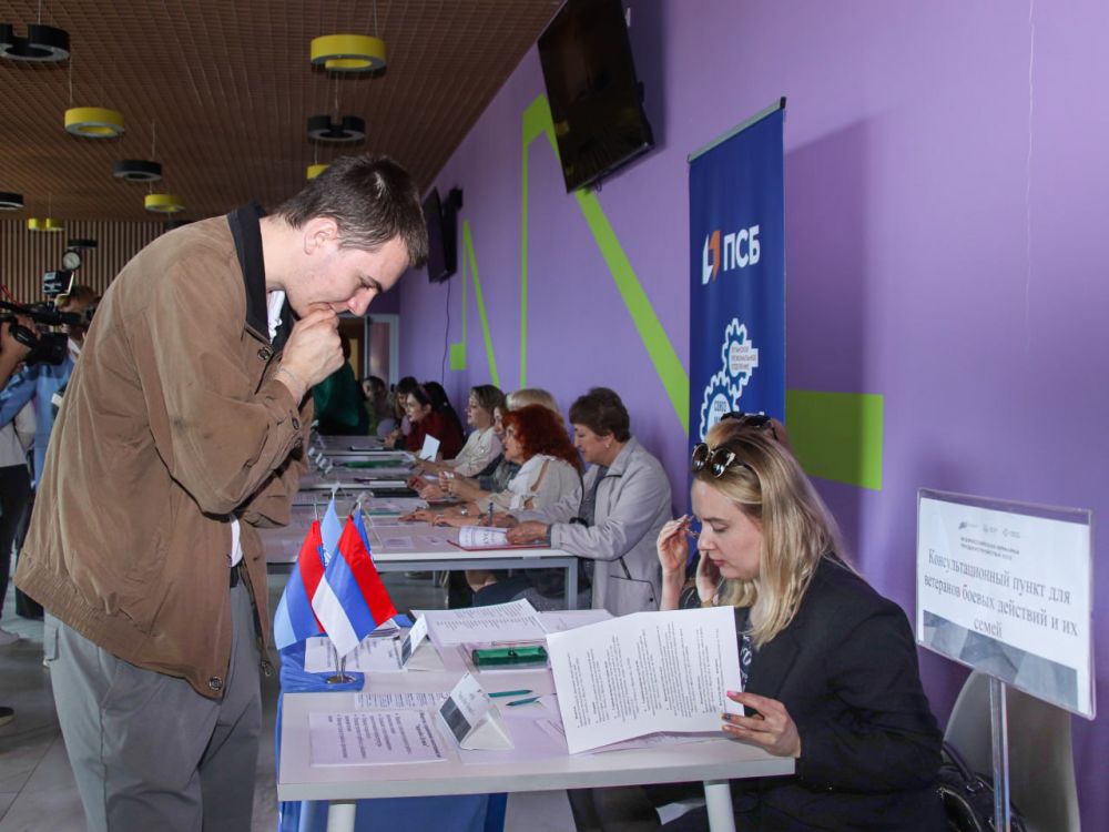 За работой – на ярмарку!. 18 апреля в столичном Доме молодежи стартовал региональный этап Всероссийской ярмарки трудоустройства «Работа России. Время возможностей» 2025 в рамках национального проекта «Кадры» За работой – на ярмарку!. 18 апреля в столичном Доме молодежи стартовал региональный этап Всероссийской ярмарки трудоустройства «Работа России. Время возможностей» 2025 в рамках национального проекта «Кадры»