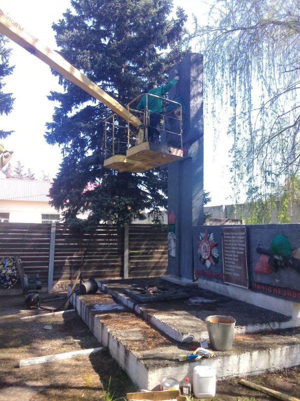 Владимир Чернев: Продолжаются работы по благоустройству памятников Героям Великой Отечественной войны Владимир Чернев: Продолжаются работы по благоустройству памятников Героям Великой Отечественной войны