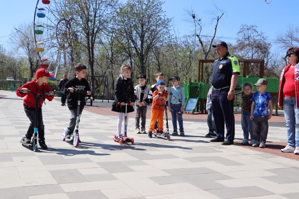 В Стаханове для дошкольников провели открытый урок по ПДД В Стаханове для дошкольников провели открытый урок по ПДД