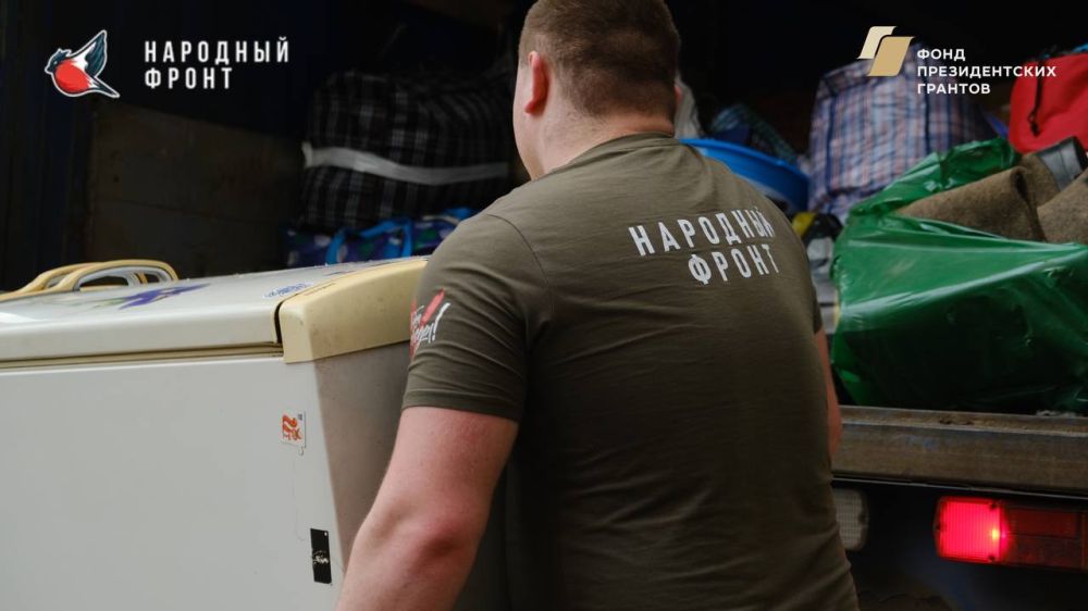 Молодёжка Народного фронта, совместно с Региональным исполкомом Народного фронта, оказали помощь в организации переезда жителям города Попасная, которые временно проживали в пункте временного размещения в городе Брянка Молодёжка Народного фронта, совместно с Региональным исполкомом Народного фронта, оказали помощь в организации переезда жителям города Попасная, которые временно проживали в пункте временного размещения в городе Брянка