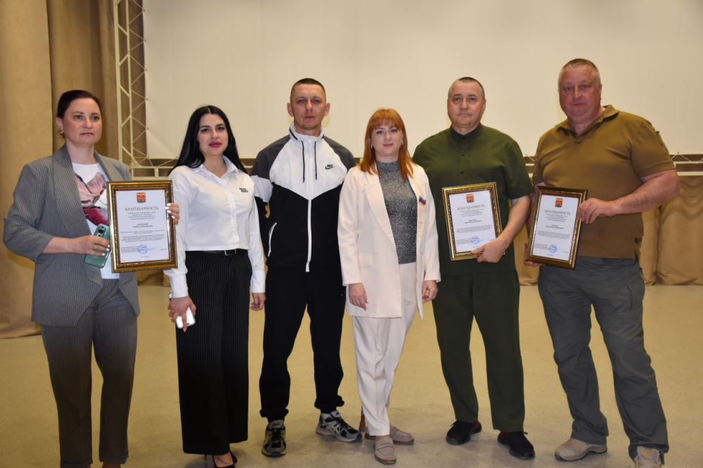 В Краснодоне состоялась передача партии костюмов для хореографического коллектива В Краснодоне состоялась передача партии костюмов для хореографического коллектива