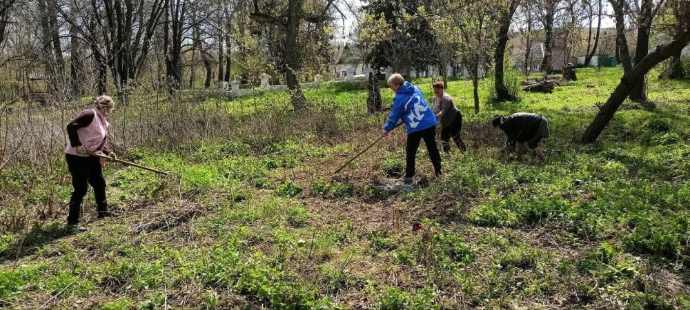 В Краснолучском городском округе продолжаются субботники в рамках акции «Чистая Республика – 2025» В Краснолучском городском округе продолжаются субботники в рамках акции «Чистая Республика – 2025»