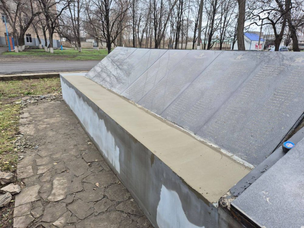 Андрей Рубанцов: В Ровеньках продолжается ремонт памятников Андрей Рубанцов: В Ровеньках продолжается ремонт памятников