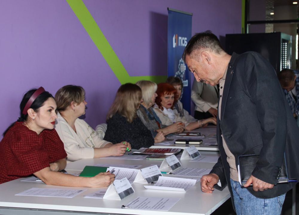 За работой – на ярмарку!. 18 апреля в столичном Доме молодежи стартовал региональный этап Всероссийской ярмарки трудоустройства «Работа России. Время возможностей» 2025 в рамках национального проекта «Кадры» За работой – на ярмарку!. 18 апреля в столичном Доме молодежи стартовал региональный этап Всероссийской ярмарки трудоустройства «Работа России. Время возможностей» 2025 в рамках национального проекта «Кадры»