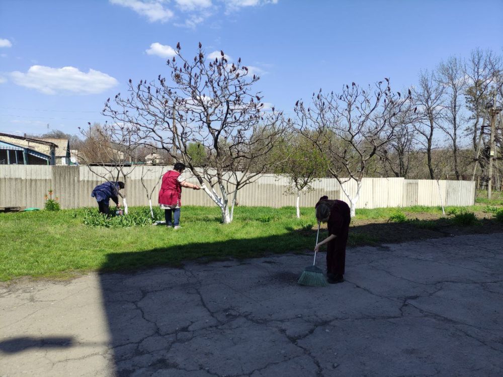 В Краснолучском городском округе продолжаются субботники в рамках акции «Чистая Республика – 2025» В Краснолучском городском округе продолжаются субботники в рамках акции «Чистая Республика – 2025»