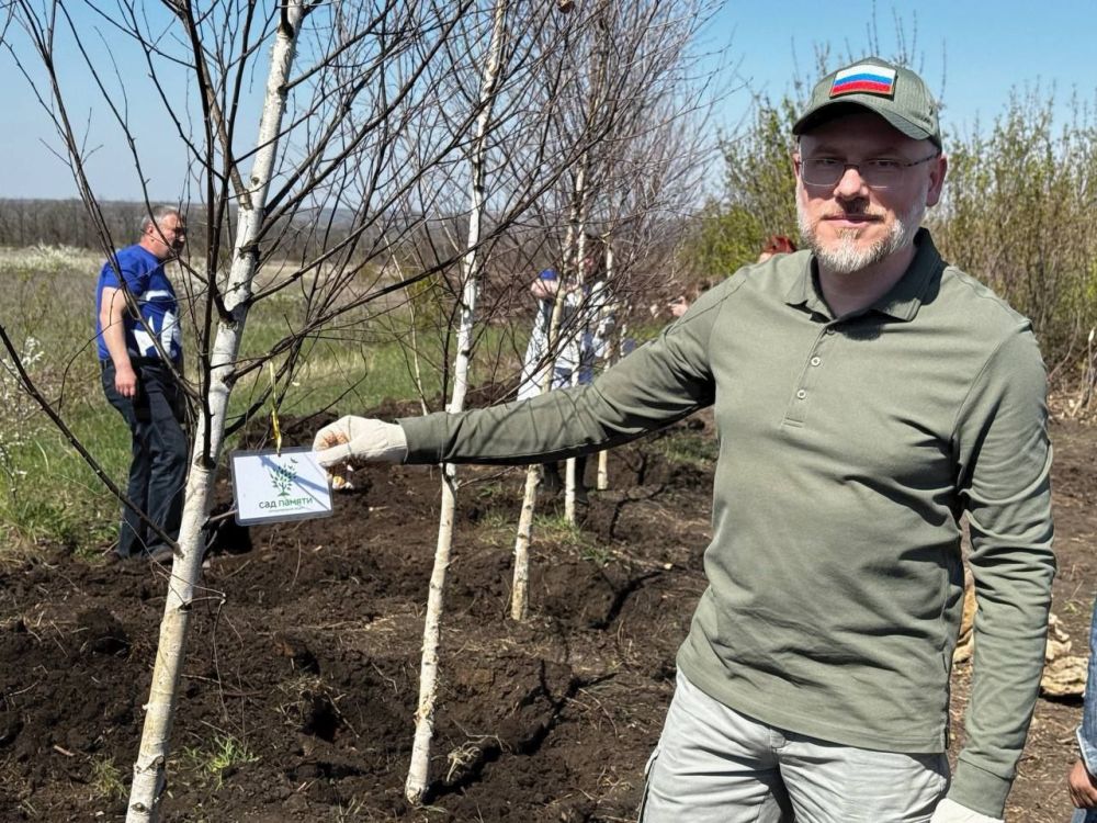 Сергей Колягин: Закончился визит Министра строительства и ЖКХ Калужской области Александра Шпиренко в наш муниципалитет посещением памятного знака «Журавли» Сергей Колягин: Закончился визит Министра строительства и ЖКХ Калужской области Александра Шпиренко в наш муниципалитет посещением памятного знака «Журавли»