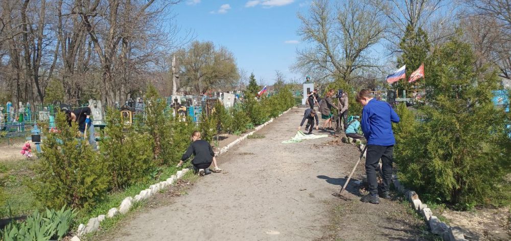 В преддверии 80-летия Победы в Великой Отечественной войне повсеместно продолжаются работы по наведению порядка на мемориалах и памятниках ,посвящённых героям В преддверии 80-летия Победы в Великой Отечественной войне повсеместно продолжаются работы по наведению порядка на мемориалах и памятниках ,посвящённых героям