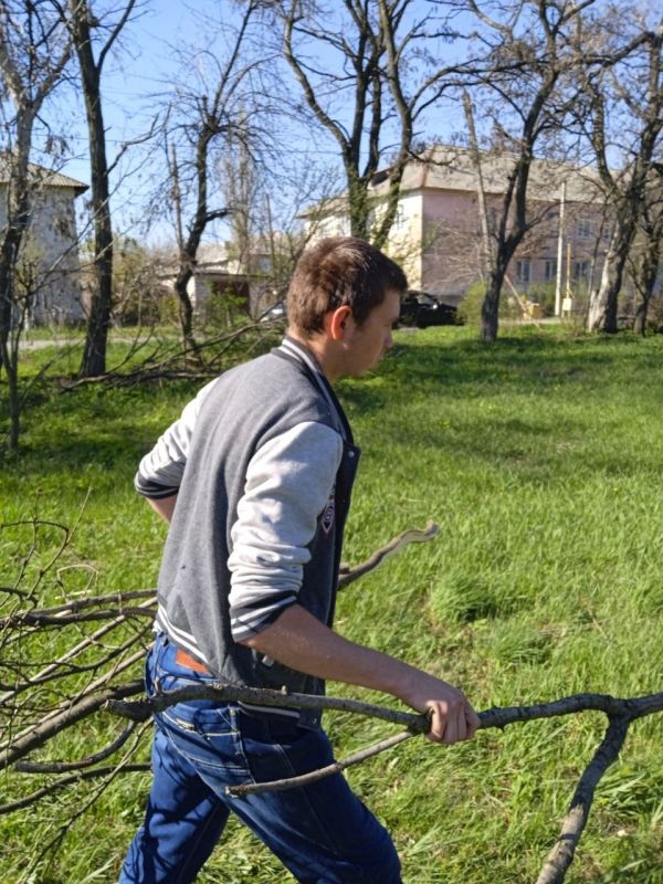 Ровеньковский колледж активно участвует в республиканской акции «Чистая Республика – 2025», объявленной Главой Луганской Народной Республики Ровеньковский колледж активно участвует в республиканской акции «Чистая Республика – 2025», объявленной Главой Луганской Народной Республики