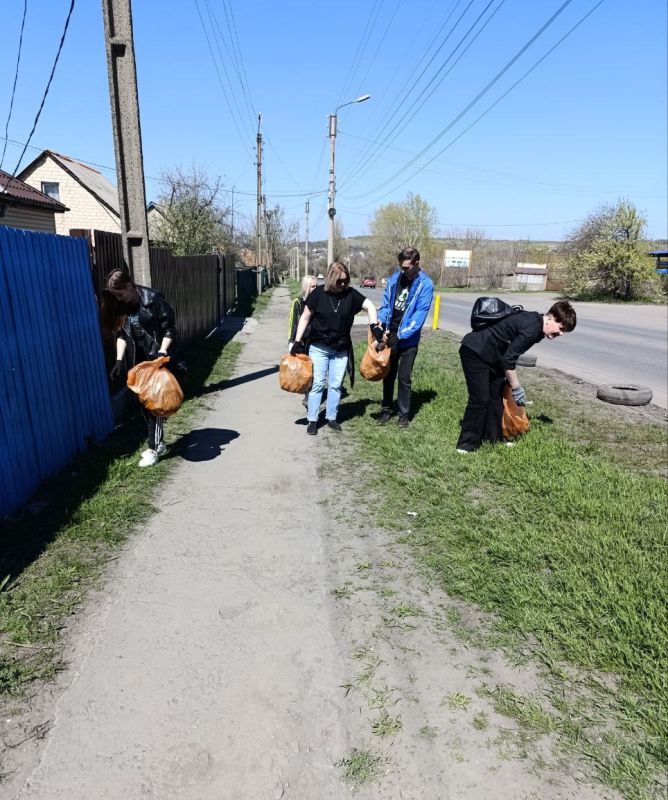 В Красном Луче продолжаются работы по благоустройству в рамках акции "Чистая Республика" В Красном Луче продолжаются работы по благоустройству в рамках акции "Чистая Республика"