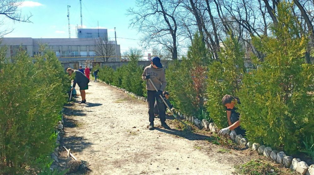 В преддверии 80-летия Победы в Великой Отечественной войне повсеместно продолжаются работы по наведению порядка на мемориалах и памятниках ,посвящённых героям В преддверии 80-летия Победы в Великой Отечественной войне повсеместно продолжаются работы по наведению порядка на мемориалах и памятниках ,посвящённых героям