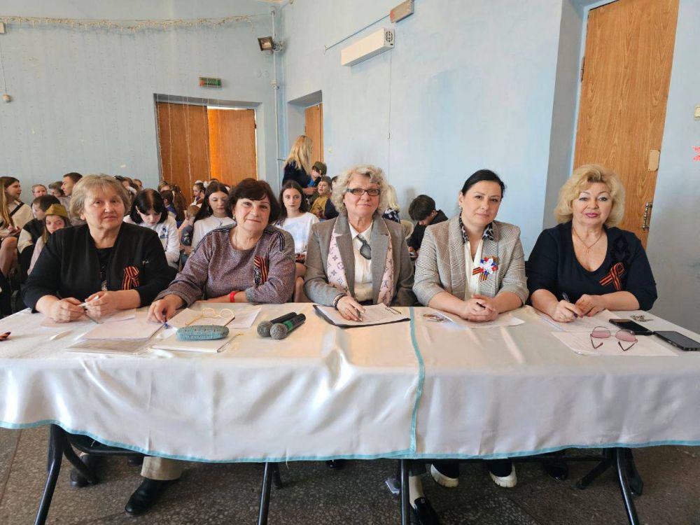 В Алчевске состоялся фестиваль авторских стихов "Поклон Вам низкий, сыновья Донбасса" В Алчевске состоялся фестиваль авторских стихов "Поклон Вам низкий, сыновья Донбасса"