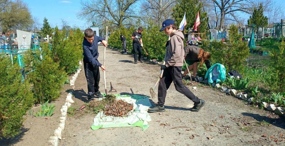 В преддверии 80-летия Победы в Великой Отечественной войне повсеместно продолжаются работы по наведению порядка на мемориалах и памятниках ,посвящённых героям В преддверии 80-летия Победы в Великой Отечественной войне повсеместно продолжаются работы по наведению порядка на мемориалах и памятниках ,посвящённых героям