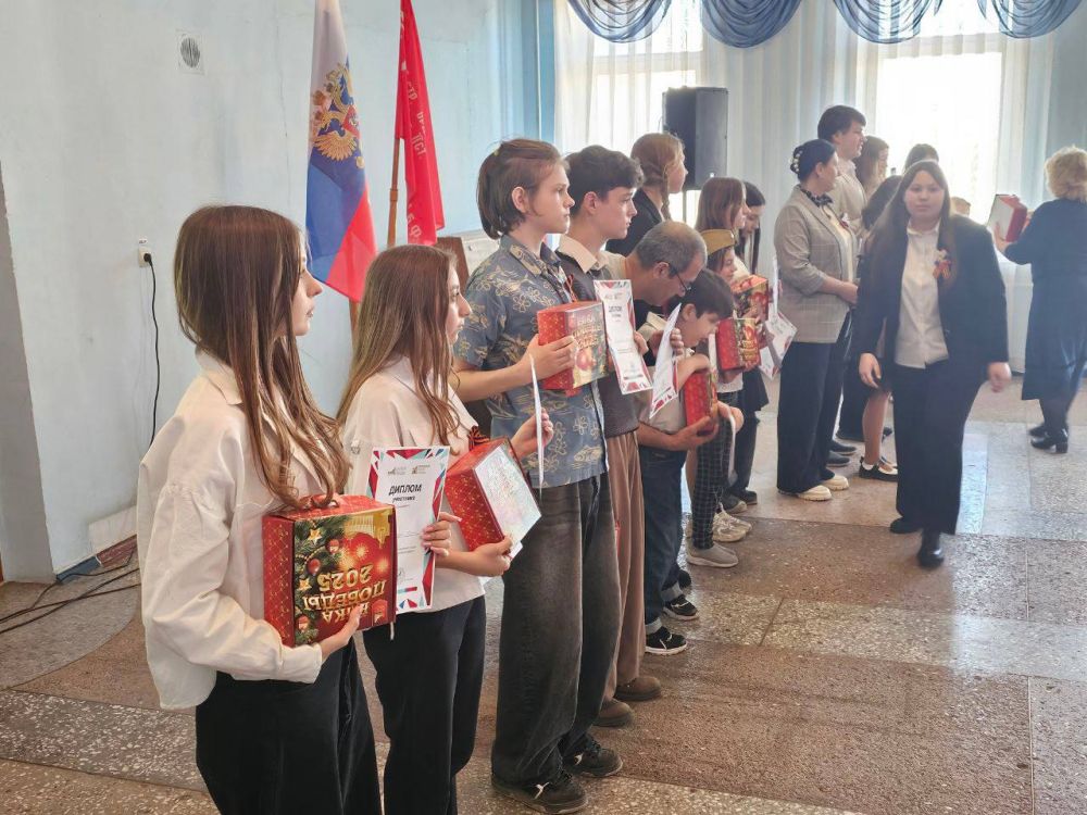 В Алчевске состоялся фестиваль авторских стихов "Поклон Вам низкий, сыновья Донбасса" В Алчевске состоялся фестиваль авторских стихов "Поклон Вам низкий, сыновья Донбасса"