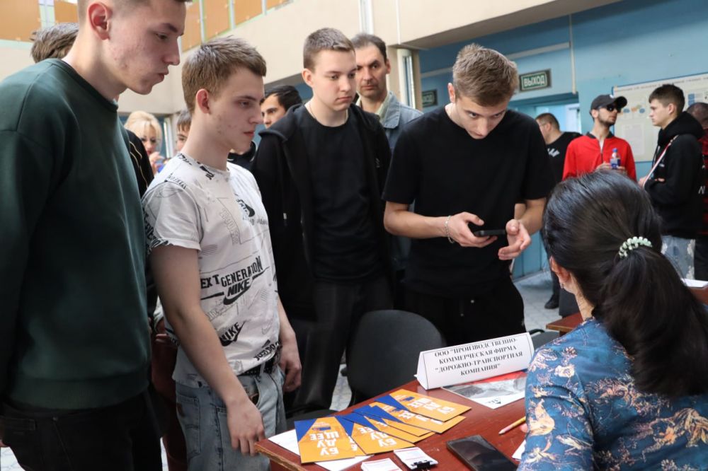 В Стаханове прошла "Ярмарка вакансий" В Стаханове прошла "Ярмарка вакансий"