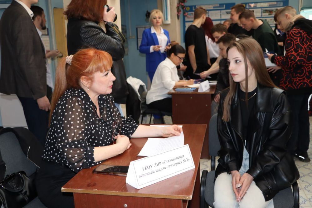В Стаханове прошла "Ярмарка вакансий" В Стаханове прошла "Ярмарка вакансий"