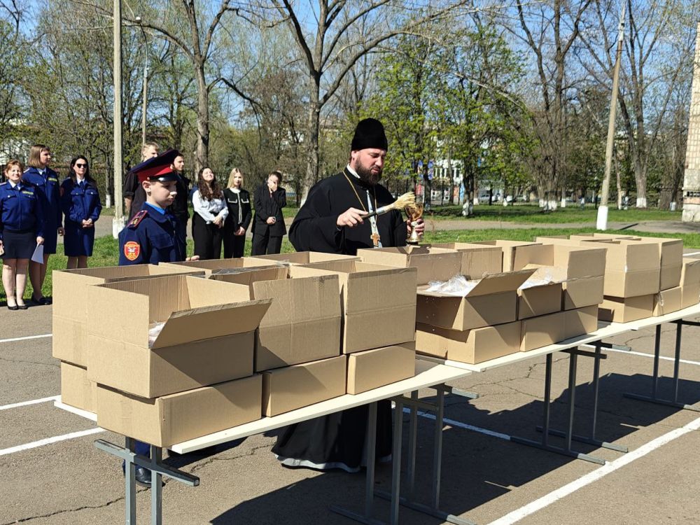 Зинаида Наден: Накануне светлого праздника Пасхи совместно с первым заместителем Секретаря Луганского регионального отделения партии "Единая Россия" Василием Леоновым, настоятелем Луганского храма Александра Невского... Зинаида Наден: Накануне светлого праздника Пасхи совместно с первым заместителем Секретаря Луганского регионального отделения партии "Единая Россия" Василием Леоновым, настоятелем Луганского храма Александра Невского...