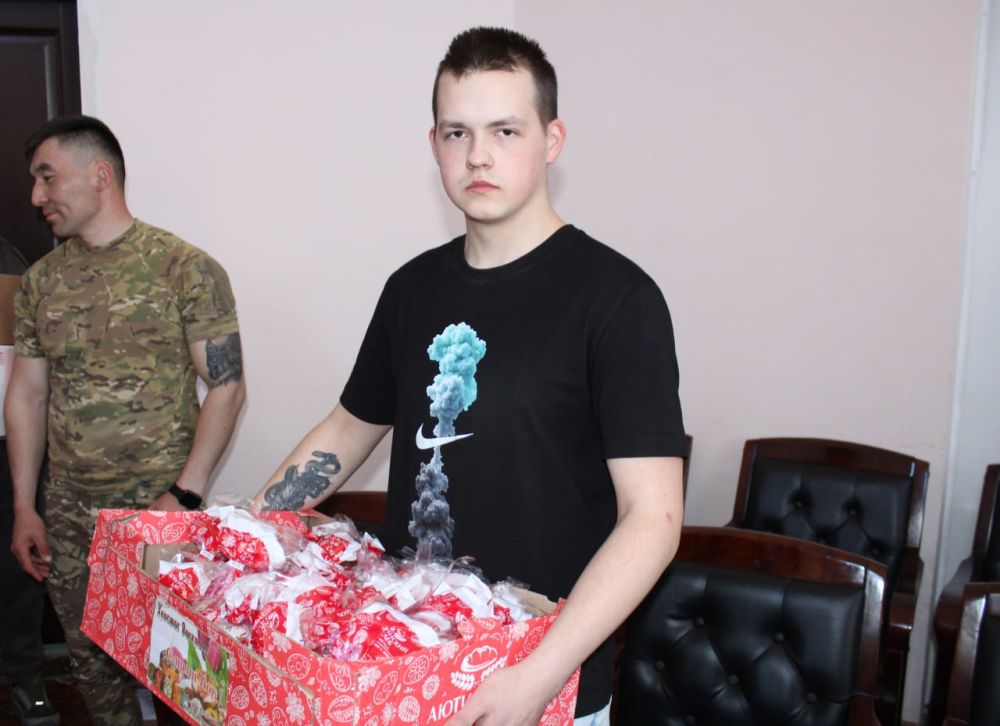 Передача пасхальных подарков военным: акция «С нами Бог» в Краснодоне Передача пасхальных подарков военным: акция «С нами Бог» в Краснодоне