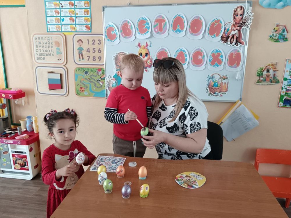 В преддверии главного христианского праздника – «Пасха», в городе Ровеньки по инициативе депутата Народного Совета Беллы Демешко была запущена акция «Встретим Пасху добрыми делами» В преддверии главного христианского праздника – «Пасха», в городе Ровеньки по инициативе депутата Народного Совета Беллы Демешко была запущена акция «Встретим Пасху добрыми делами»