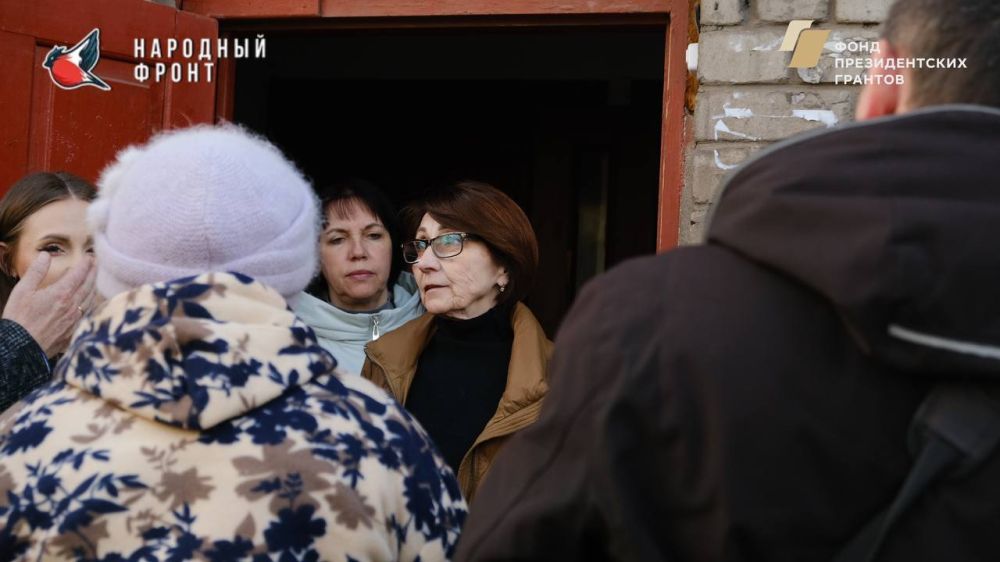 Молодёжка Народного фронта, совместно с Региональным исполкомом Народного фронта, оказали помощь в организации переезда жителям города Попасная, которые временно проживали в пункте временного размещения в городе Брянка Молодёжка Народного фронта, совместно с Региональным исполкомом Народного фронта, оказали помощь в организации переезда жителям города Попасная, которые временно проживали в пункте временного размещения в городе Брянка