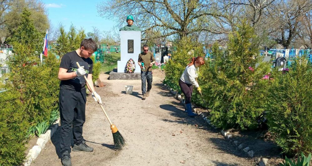 В преддверии 80-летия Победы в Великой Отечественной войне повсеместно продолжаются работы по наведению порядка на мемориалах и памятниках ,посвящённых героям В преддверии 80-летия Победы в Великой Отечественной войне повсеместно продолжаются работы по наведению порядка на мемориалах и памятниках ,посвящённых героям