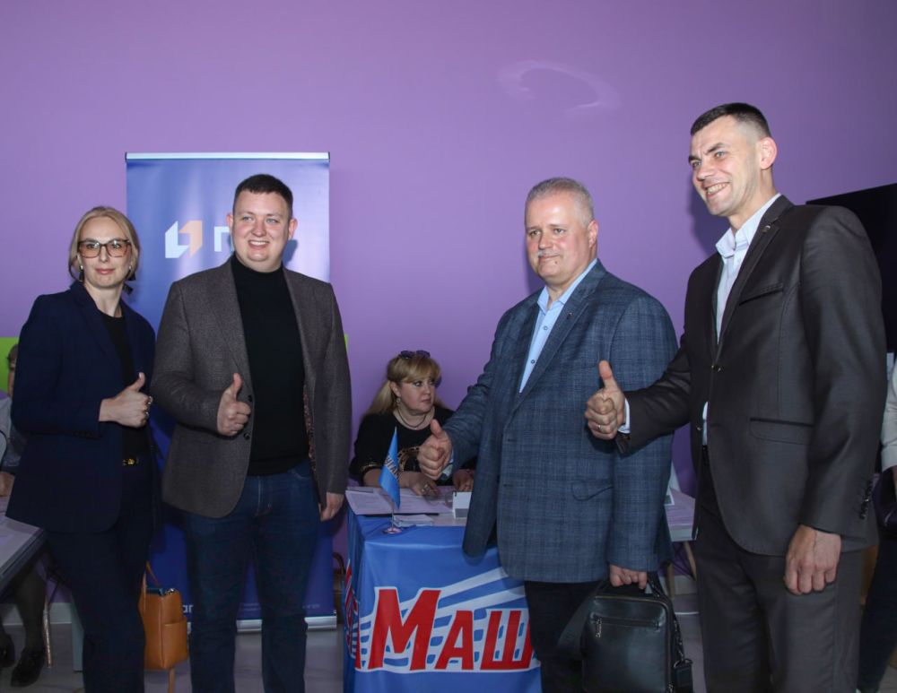 За работой – на ярмарку!. 18 апреля в столичном Доме молодежи стартовал региональный этап Всероссийской ярмарки трудоустройства «Работа России. Время возможностей» 2025 в рамках национального проекта «Кадры» За работой – на ярмарку!. 18 апреля в столичном Доме молодежи стартовал региональный этап Всероссийской ярмарки трудоустройства «Работа России. Время возможностей» 2025 в рамках национального проекта «Кадры»