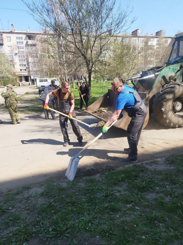 Рабочая группа шеф-региона Удмуртской Республики приняла участие во всеобщем субботнике Рабочая группа шеф-региона Удмуртской Республики приняла участие во всеобщем субботнике