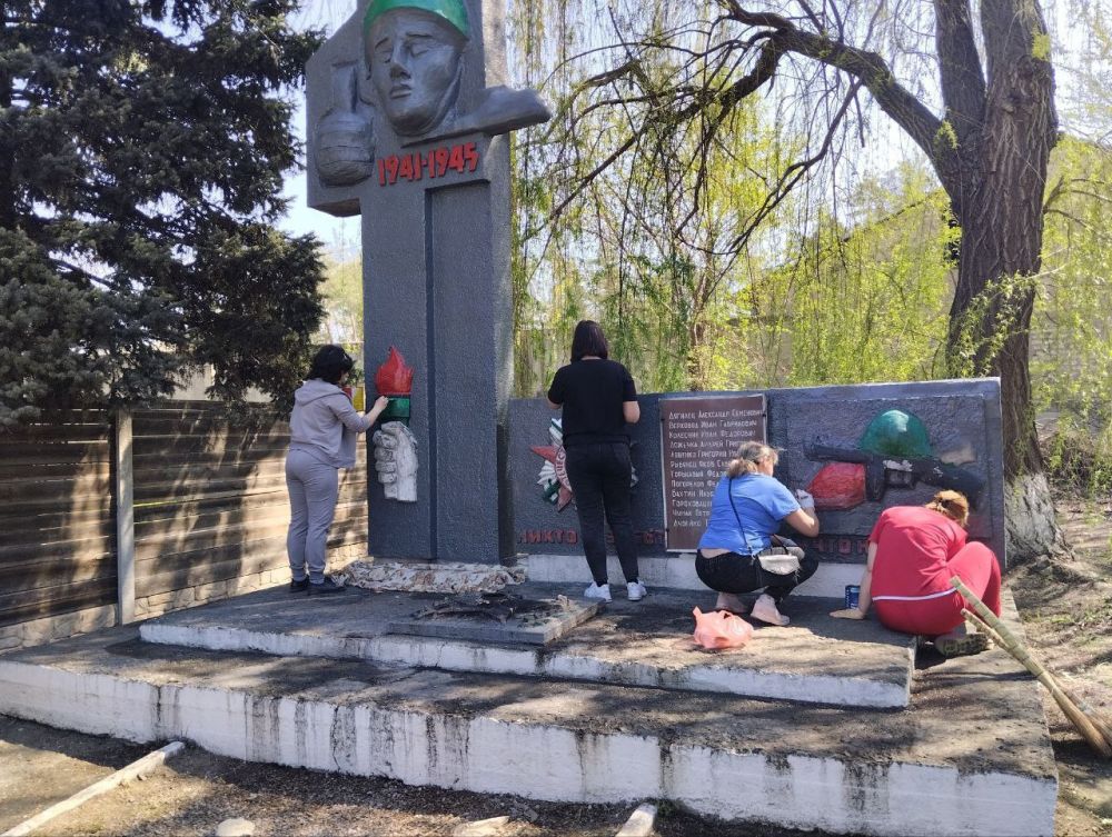 Владимир Чернев: Продолжаются работы по благоустройству памятников Героям Великой Отечественной войны Владимир Чернев: Продолжаются работы по благоустройству памятников Героям Великой Отечественной войны