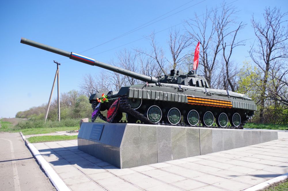 Военные помогли благоустроить мемориал посвященный событиям на Донбассе Военные помогли благоустроить мемориал посвященный событиям на Донбассе