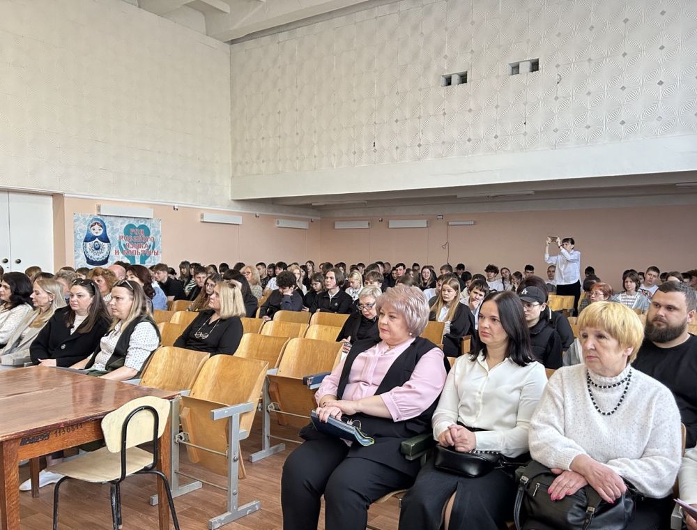 В Красном Луче 18 апреля на базе Краснолучского колледжа технологий строительства и прикладного искусства состоялся I региональный этап Всероссийской ярмарки трудоустройства «Работа России. Время возможностей» В Красном Луче 18 апреля на базе Краснолучского колледжа технологий строительства и прикладного искусства состоялся I региональный этап Всероссийской ярмарки трудоустройства «Работа России. Время возможностей»