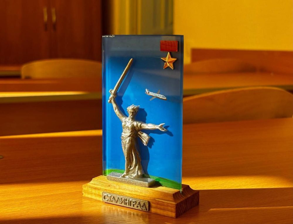 Станично-Луганская и волгоградская школы обменялись символами дружбы Станично-Луганская и волгоградская школы обменялись символами дружбы