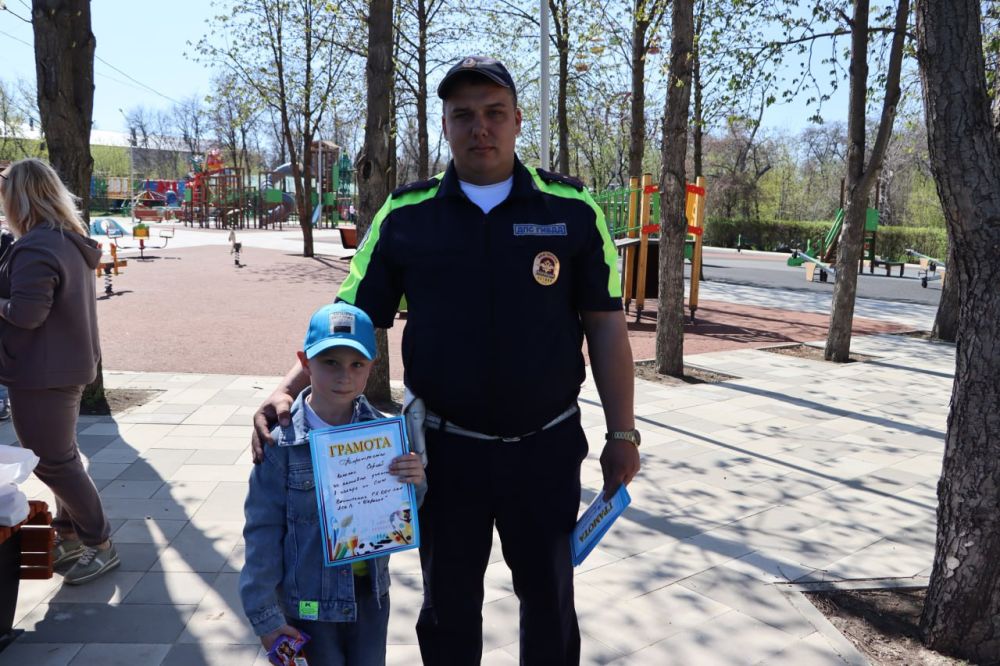 В Стаханове для дошкольников провели открытый урок по ПДД В Стаханове для дошкольников провели открытый урок по ПДД