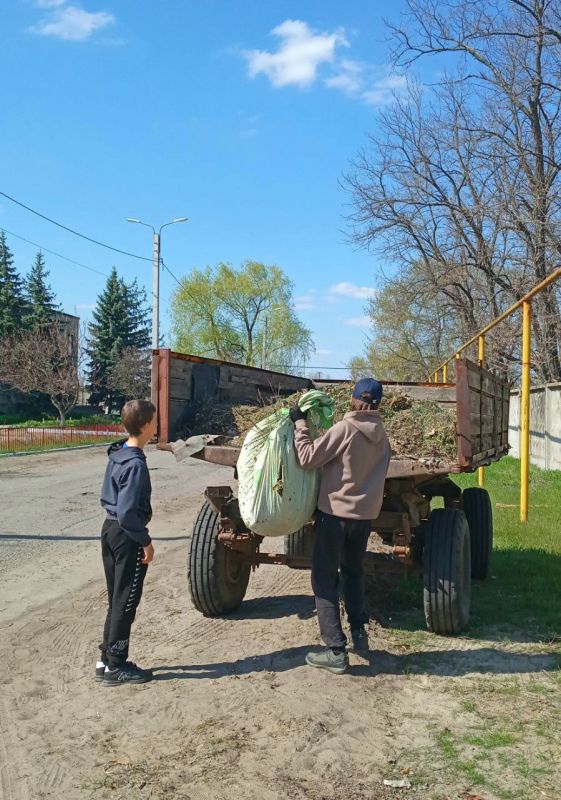 В преддверии 80-летия Победы в Великой Отечественной войне повсеместно продолжаются работы по наведению порядка на мемориалах и памятниках ,посвящённых героям В преддверии 80-летия Победы в Великой Отечественной войне повсеместно продолжаются работы по наведению порядка на мемориалах и памятниках ,посвящённых героям