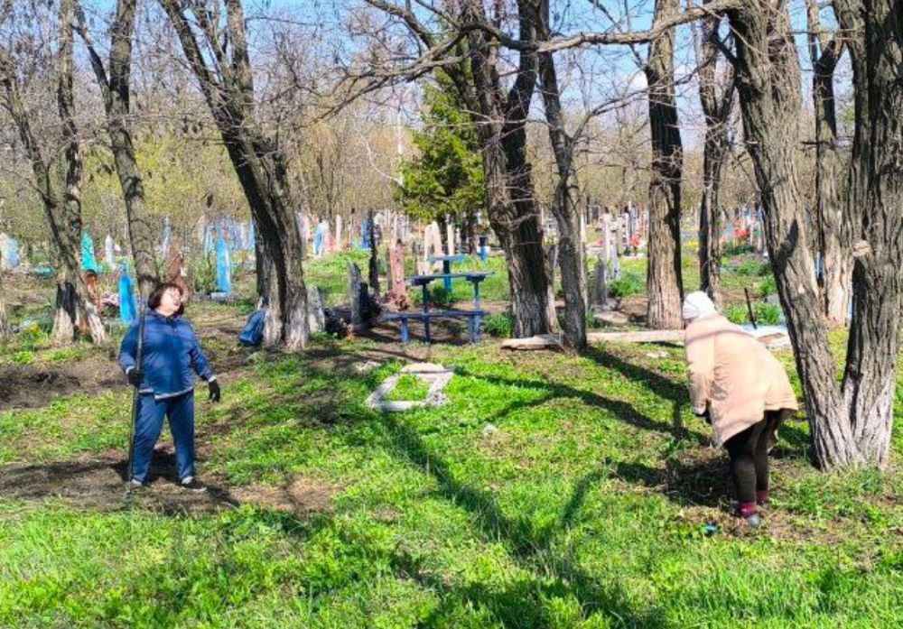 В селе Рафайловка провели очередной субботник на сельском кладбище В селе Рафайловка провели очередной субботник на сельском кладбище