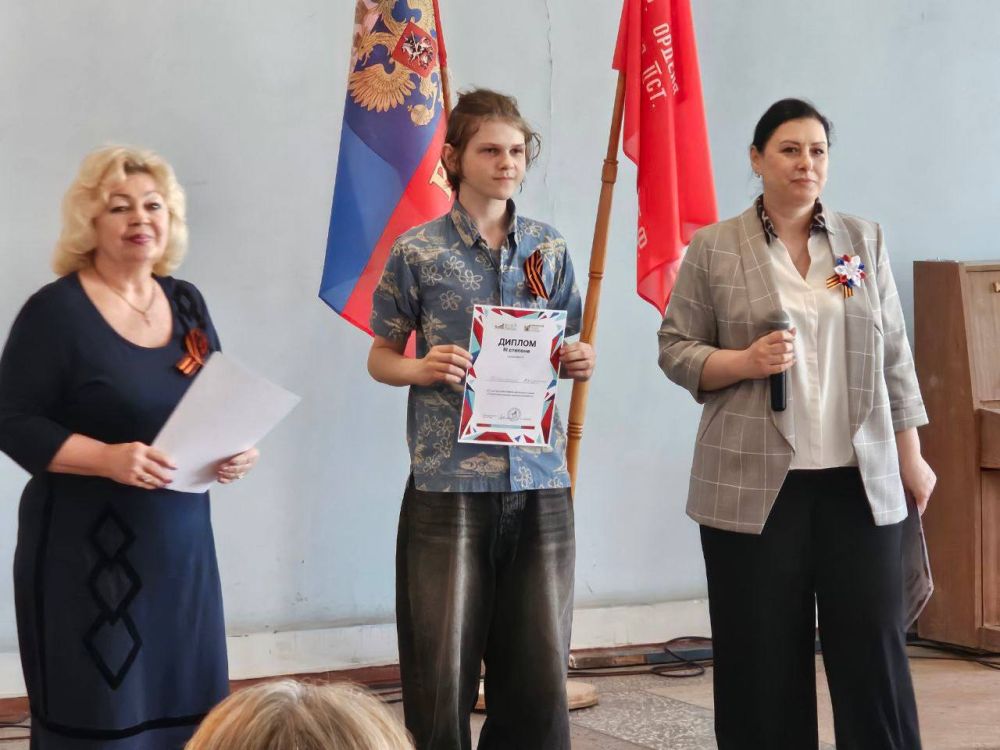 В Алчевске состоялся фестиваль авторских стихов "Поклон Вам низкий, сыновья Донбасса" В Алчевске состоялся фестиваль авторских стихов "Поклон Вам низкий, сыновья Донбасса"